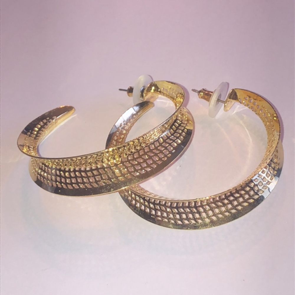 Gold Tone Vintage Retro Boho Hoop Earrings
